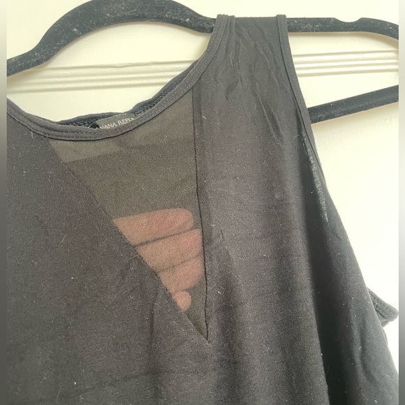 Banana Republic mesh v-insert tank XS - Picture 2 of 5